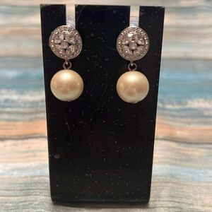 Simulated pearls with faux diamonds at post.